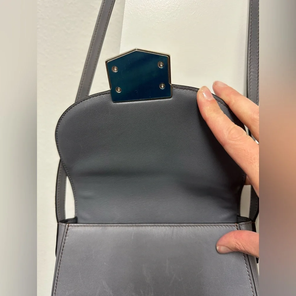 CELINE SMALL LEATHER TROTTEUR - Picture 6 of 13